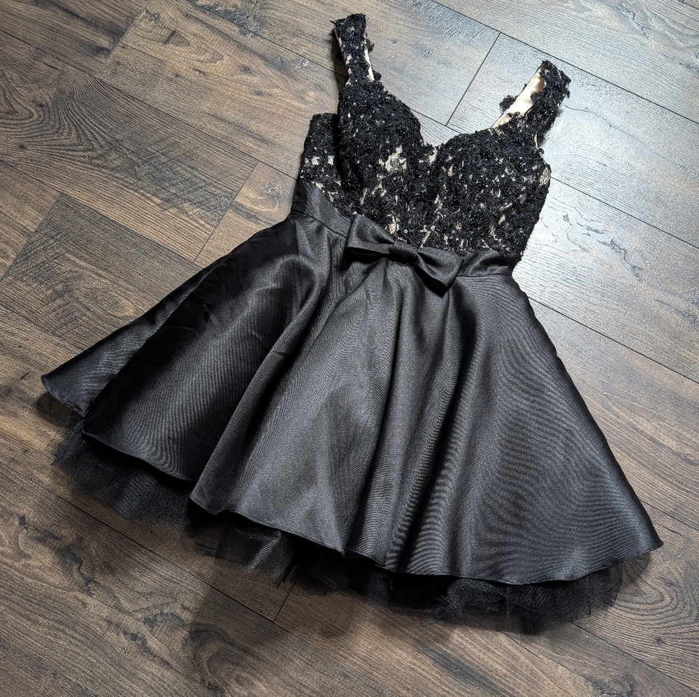 CAMILLE la Vie Little Black Fit Flare Dress Size 6